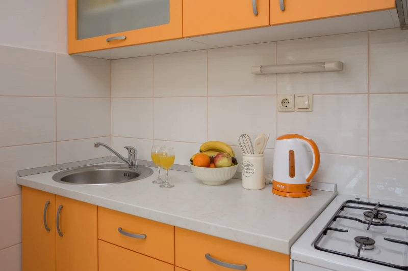 ORANGE APARTMENT