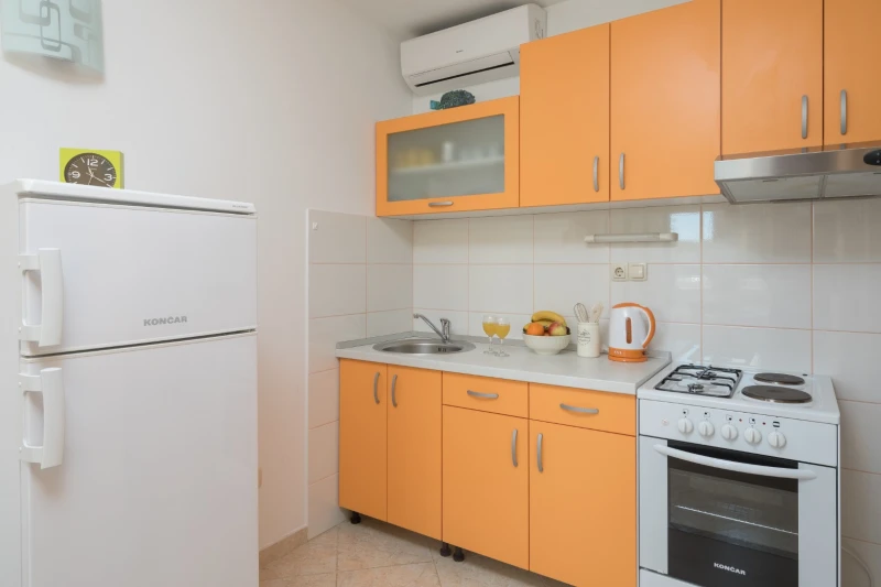 ORANGE APARTMENT