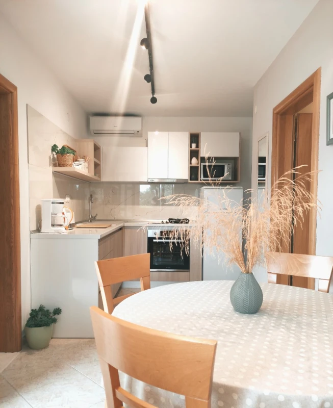 ORANGE APARTMAN, Kuhinja