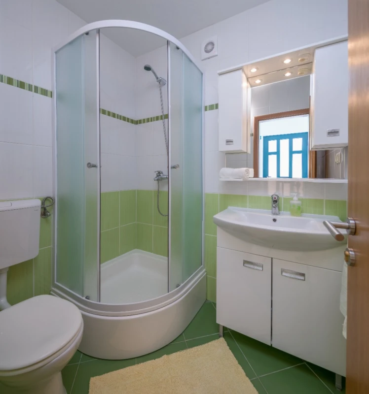 GREEN APARTMENT