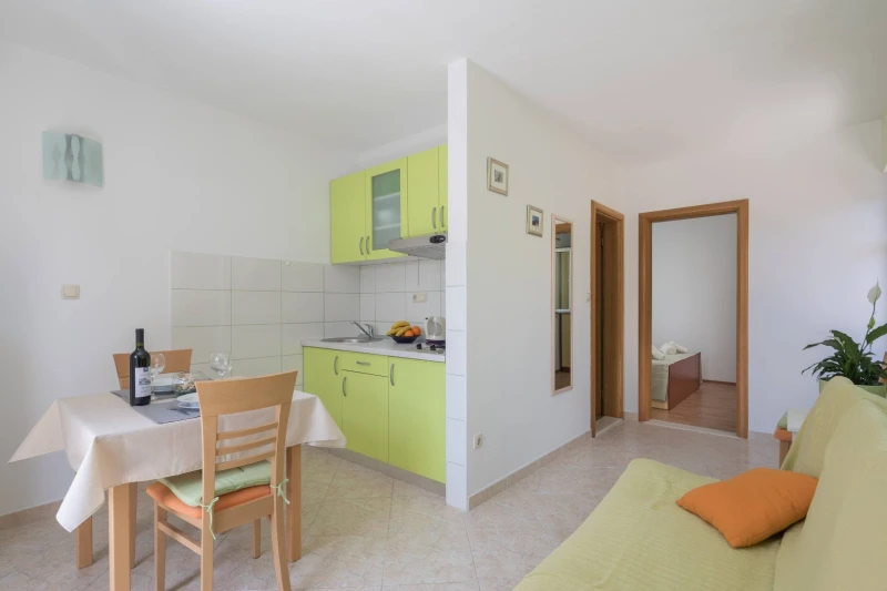 GREEN APARTMENT