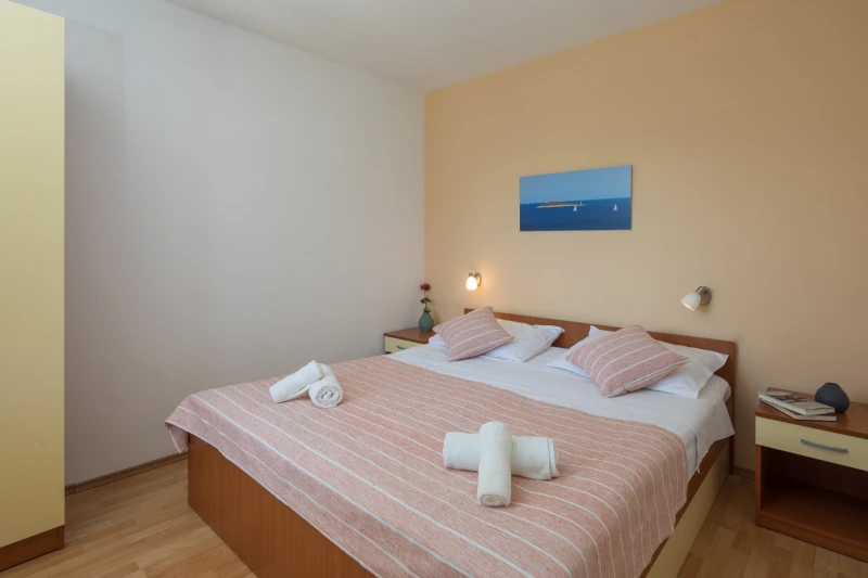 ORANGE APARTMENT