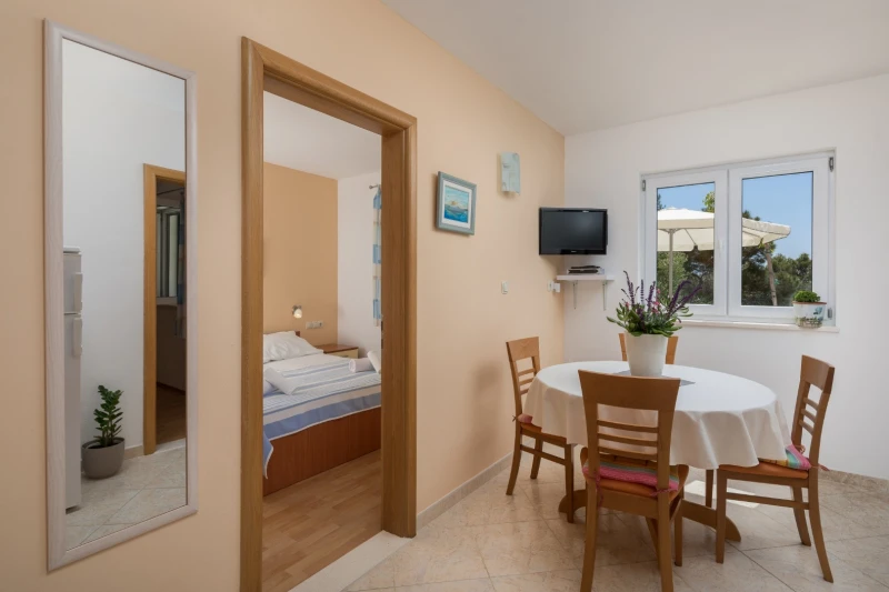 ORANGE APARTMENT