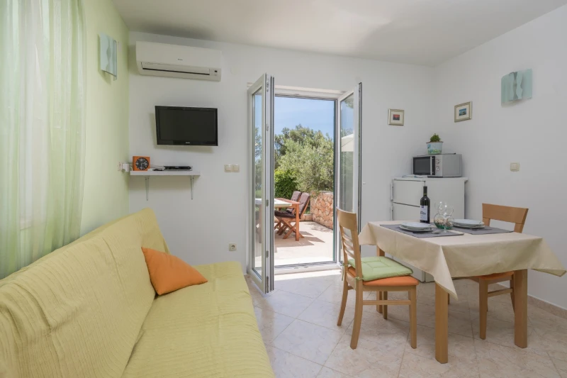 GREEN APARTMAN