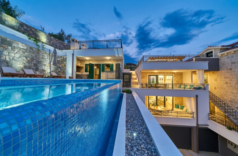 Villa de Piedra Mladenka