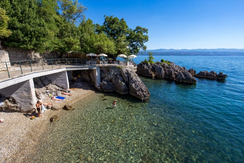 Only 40 m from the sea