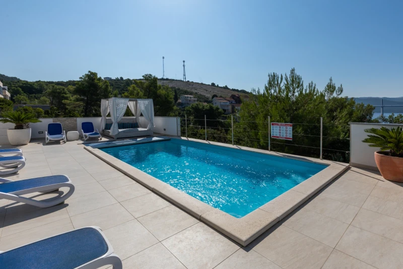 Villa Mare, Komarna
