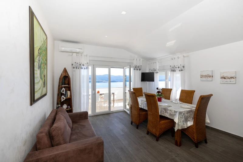 Apartment 5 Panorama