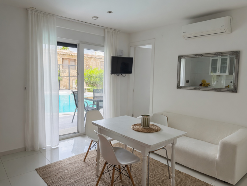 One Bedroom Apartman, Soggiorno