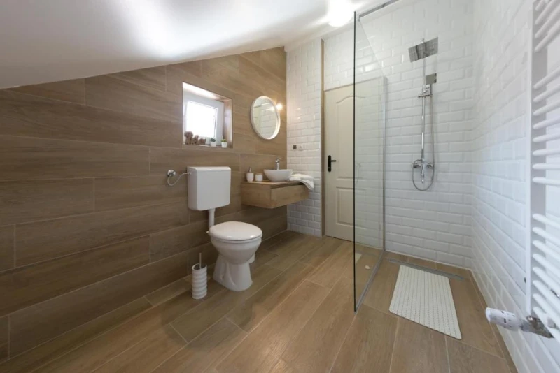 Apartment Mate, Badezimmer / WC