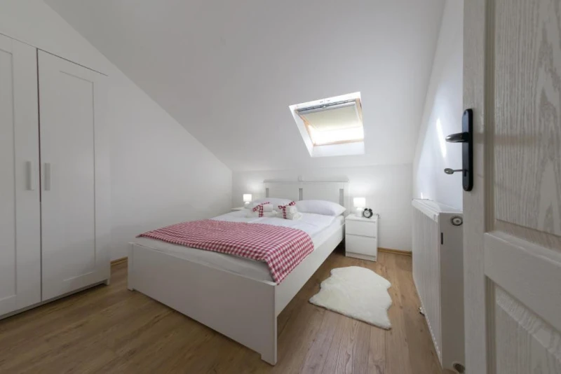 Apartment Mate, Zimmer