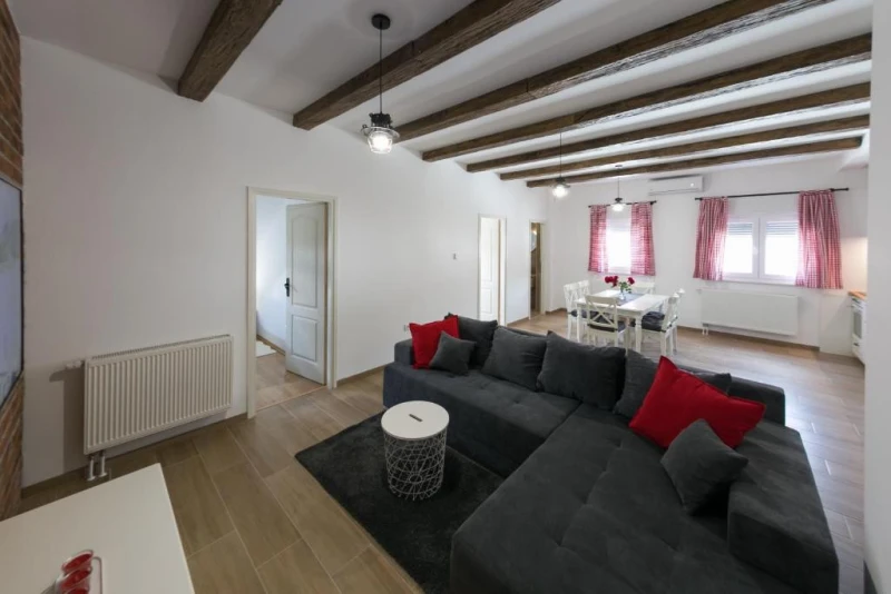 Apartment Mate, Wohnzimmer