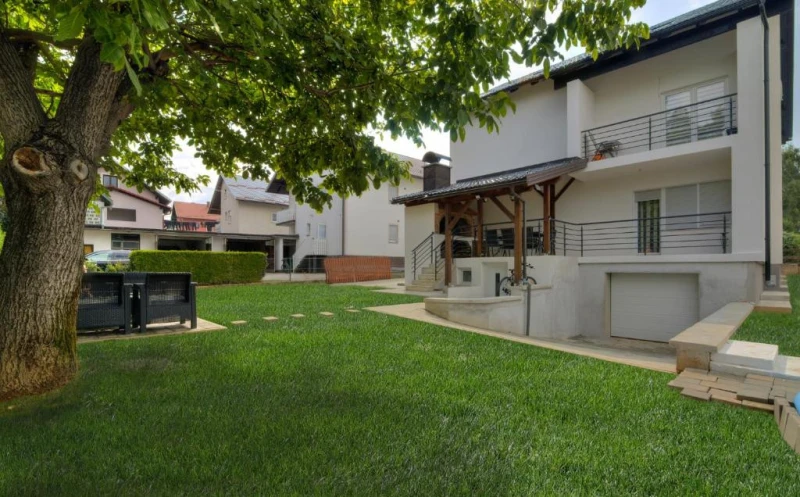 House Smolčić, Otočac