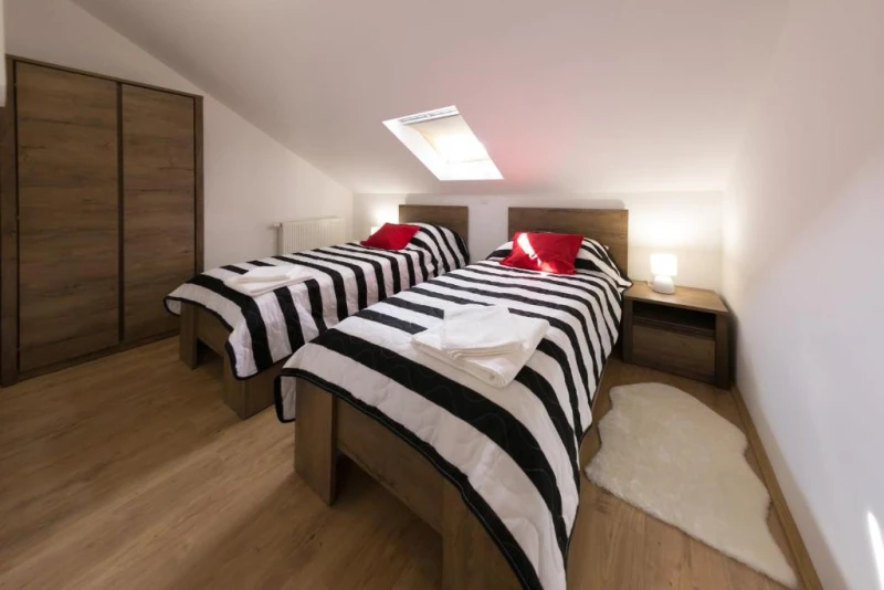 Apartment Mate, Zimmer