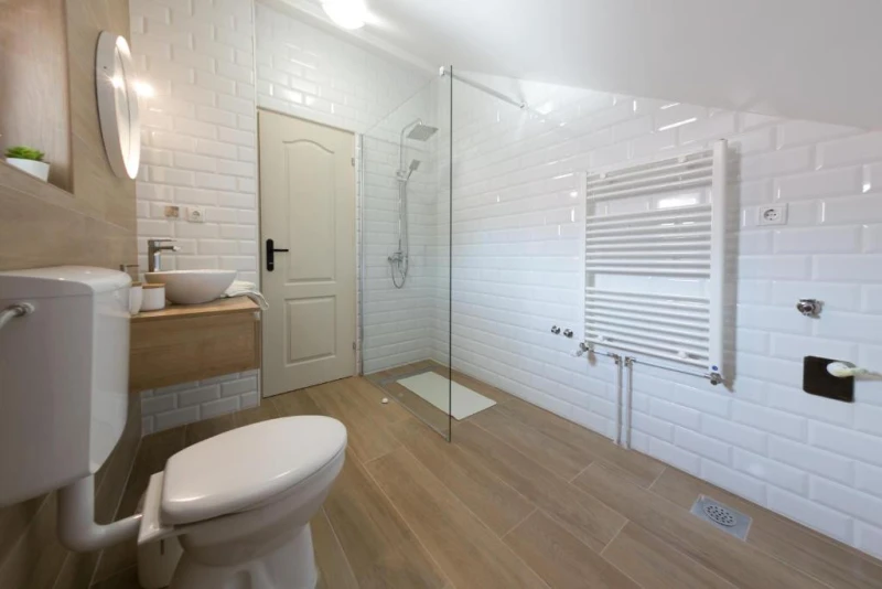 Apartment Mate, Badezimmer / WC