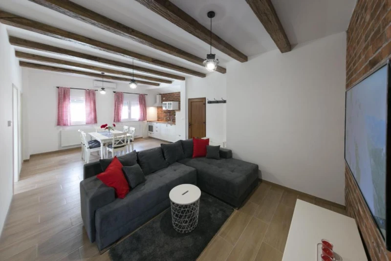 Apartment Mate, Wohnzimmer