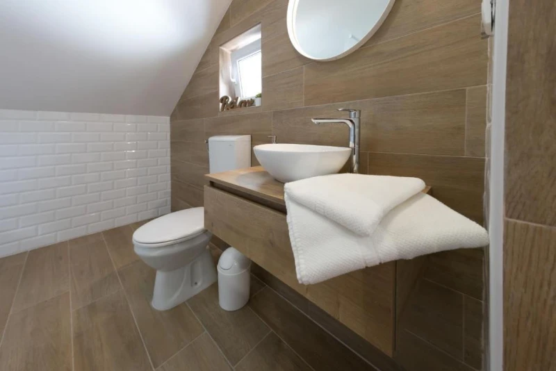 Apartment Mate, Badezimmer / WC