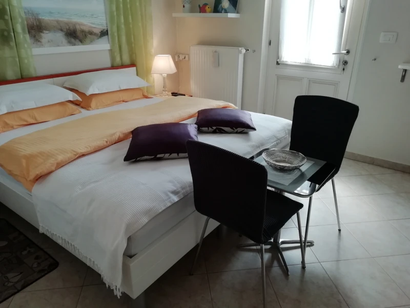 Soba Sarr, Camere