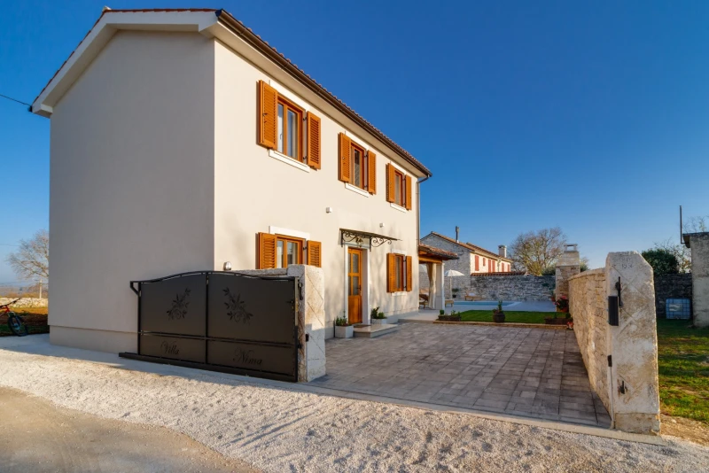 Villa Nima, Glavani
