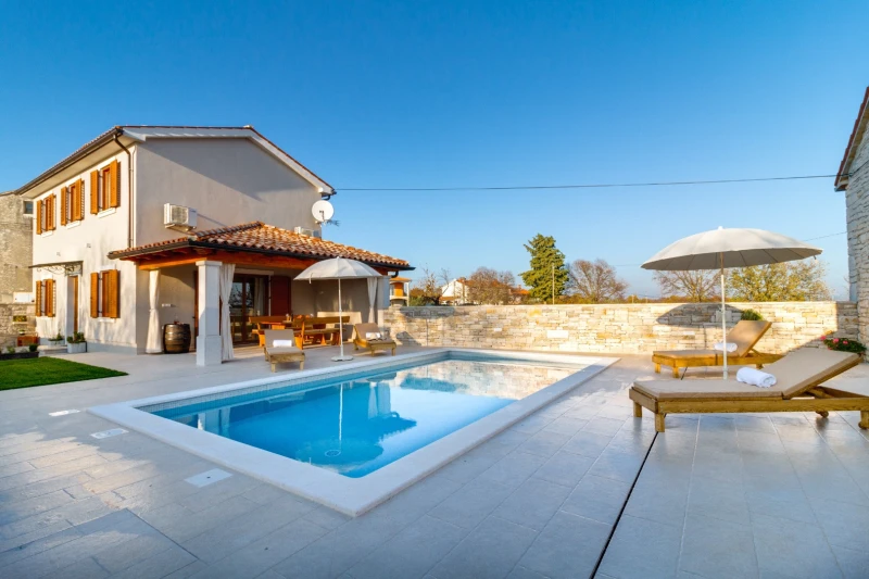 Villa Nima, Glavani