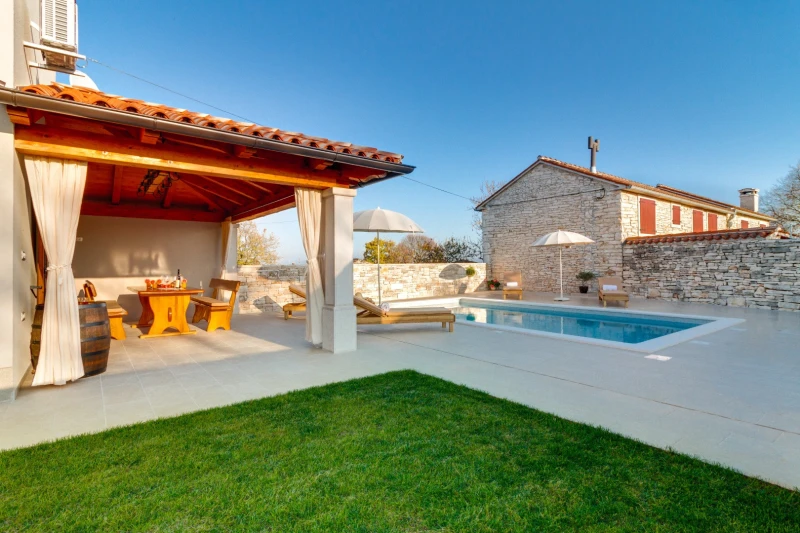 Villa Nima, Glavani