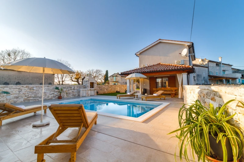 Villa Nima, Glavani