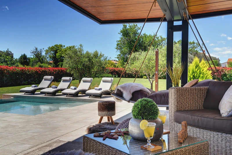 Modern and cozy villa with pool near Pula