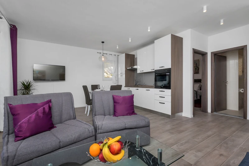 Apartment 4, Wohnzimmer