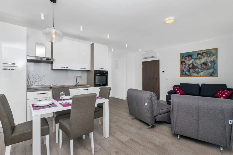 Apartment 5, Küche
