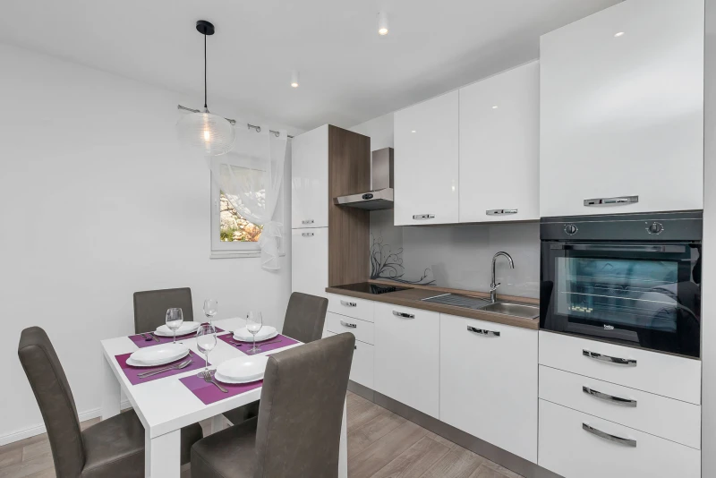 Apartment 4, Küche