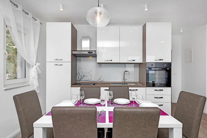 Apartment 6, Küche