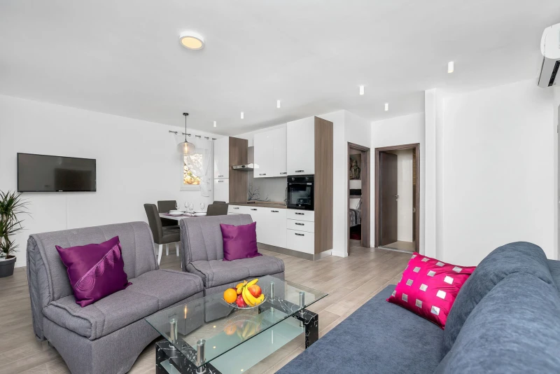 Apartment 2, Living room