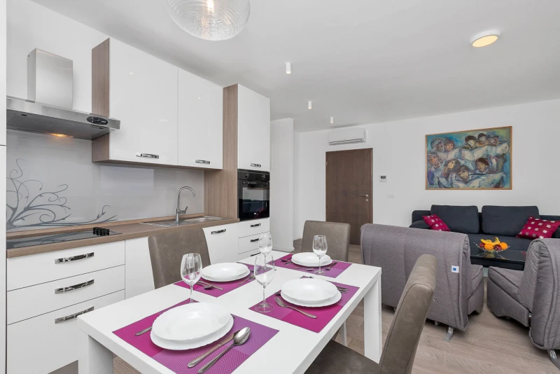 Apartment 4, Küche