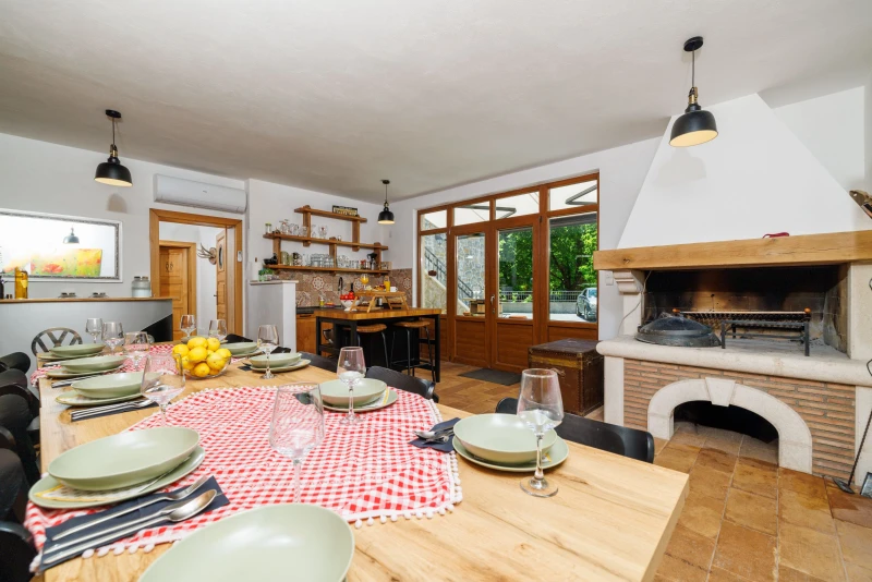 Casa Tilia - rustikalna kamena kuća s bazenom, Casa Tilia - rustikalna kamena kuća s bazenom, Ledenice