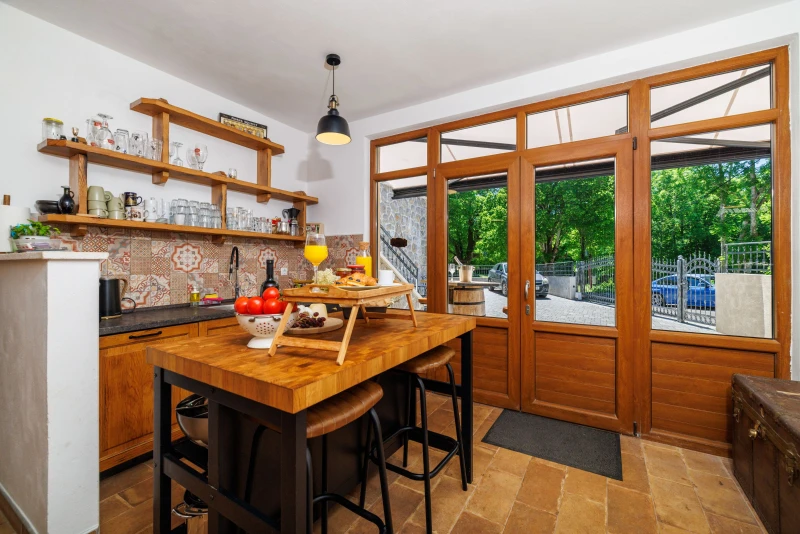 Casa Tilia - rustikalna kamena kuća s bazenom, Kuhinja