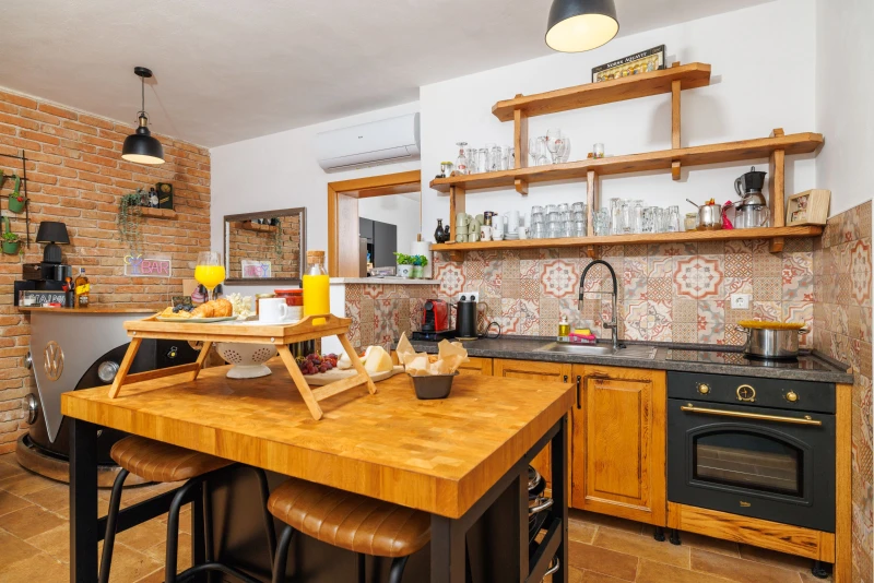 Casa Tilia - rustikalna kamena kuća s bazenom, Kuhinja