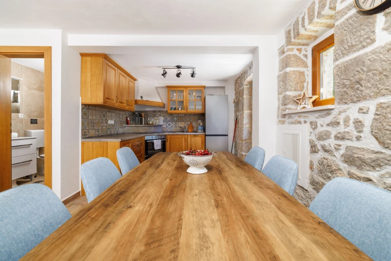 Casa Tilia - rustikalna kamena kuća s bazenom, Kuhinja