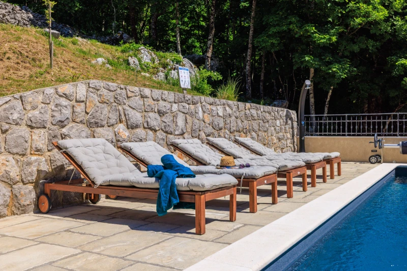 Casa Tilia - rustikalna kamena kuća s bazenom, Ledenice