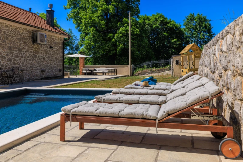 Casa Tilia - rustikalna kamena kuća s bazenom, Casa Tilia - rustikalna kamena kuća s bazenom, Ledenice