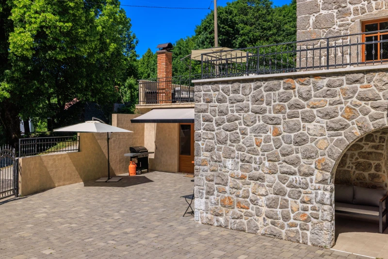 Casa Tilia - rustikalna kamena kuća s bazenom, Casa Tilia - rustikalna kamena kuća s bazenom, Ledenice