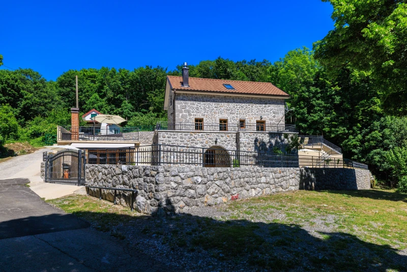 Casa Tilia - rustikalna kamena kuća s bazenom, Casa Tilia - rustikalna kamena kuća s bazenom, Ledenice