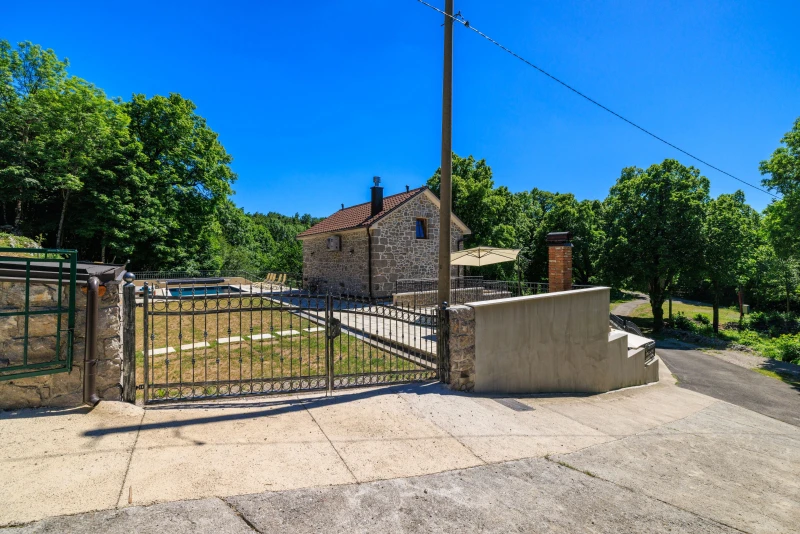 Casa Tilia - rustikalna kamena kuća s bazenom, Casa Tilia - rustikalna kamena kuća s bazenom, Ledenice