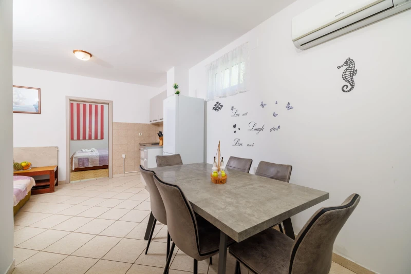Apartman 2, Kuhinja