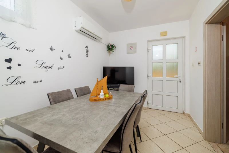 Apartman 2, Kuhinja