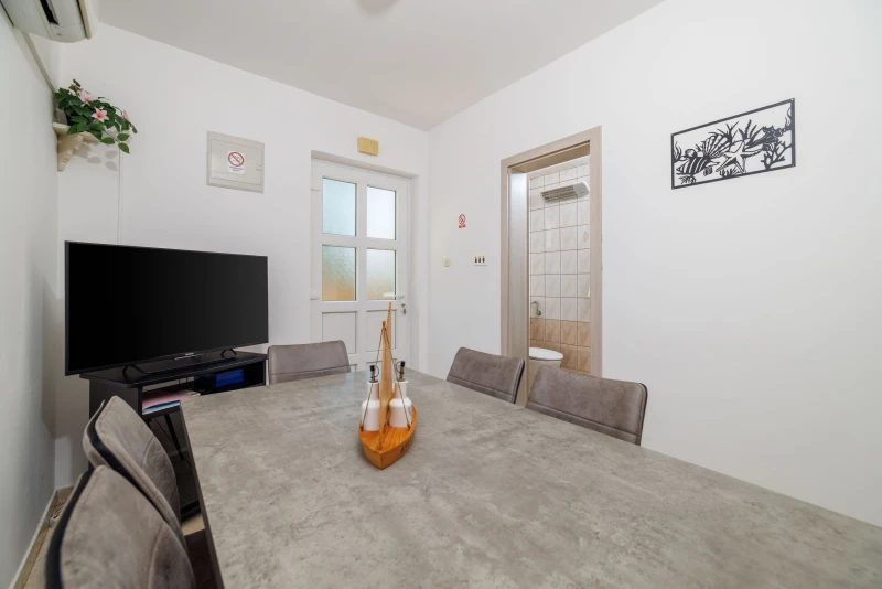 Apartman 2, Dnevni boravak