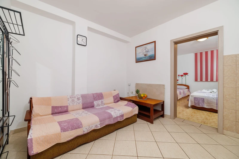 Apartman 2, Dnevni boravak