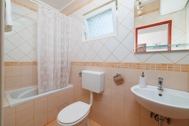 Apartman 4, Kupaonica / wc