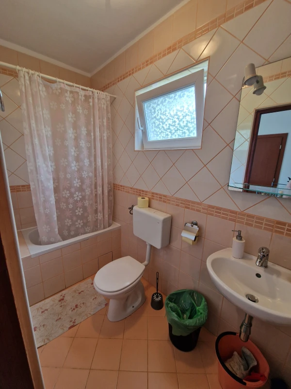 Apartman 4, Kupaonica / wc
