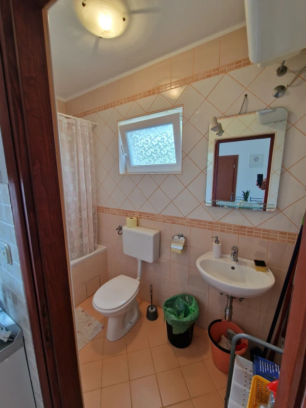 Apartman 4, Kupaonica / wc