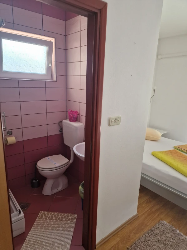 Soba 5, Kupaonica / wc